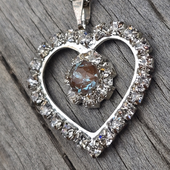Antique Victorian Clear rhinestone heart pendant with saphiret center stone - Picture 2 of 10